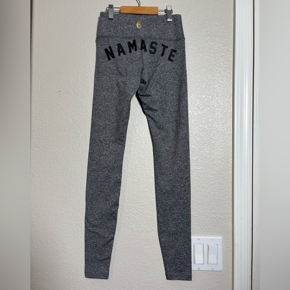 Spiritual Gangster “Namaste” Heathered Gray Yoga Leggings. Black Spellout. XS - Picture 2 of 12